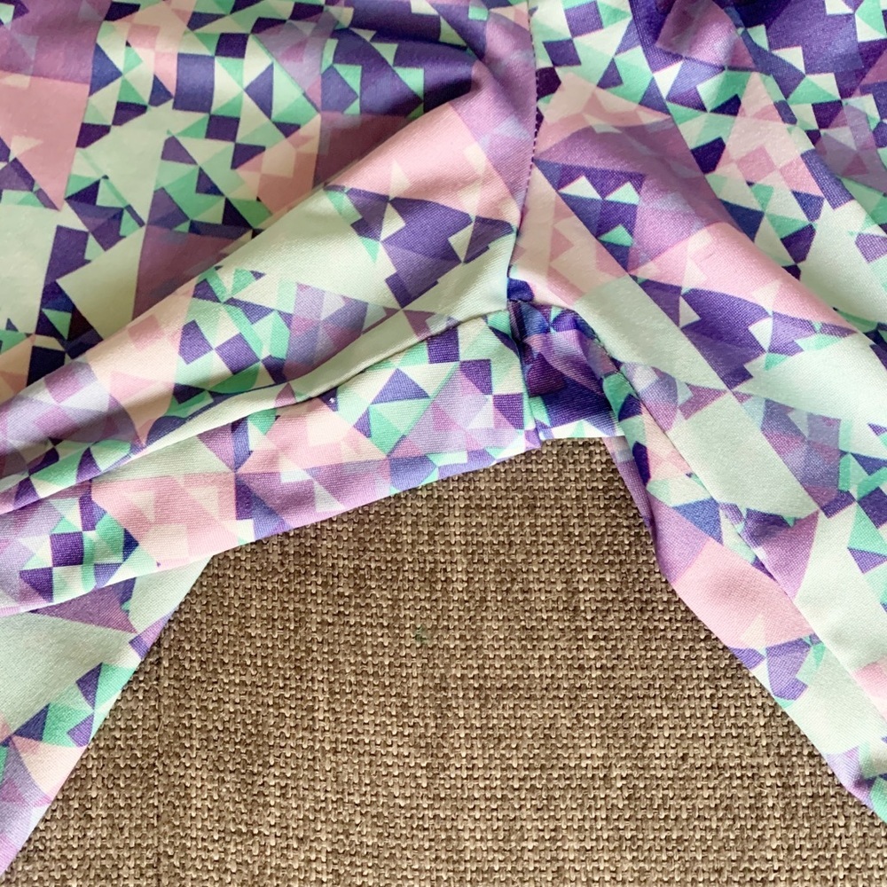 Love Love Dream geometric print crop leggings L - Picture 3 of 5